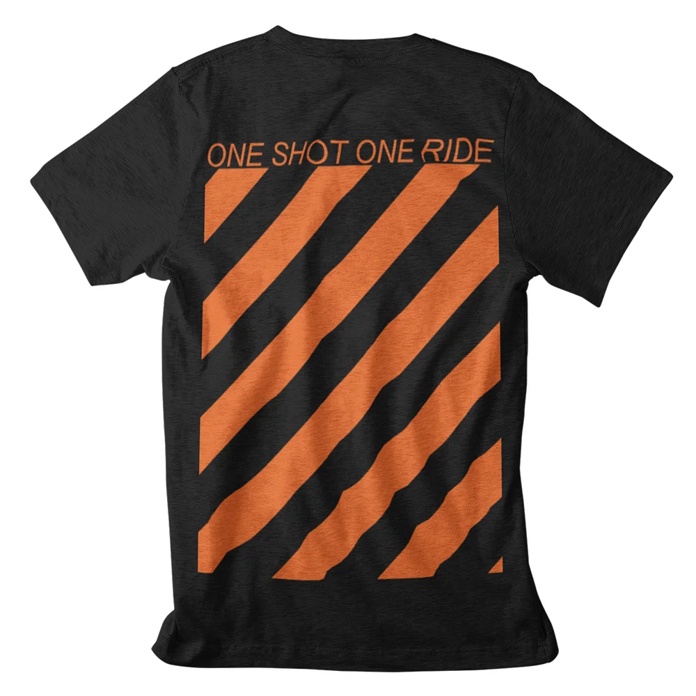 Urban-Stripes-Shirt-Rückseite: vollflächiges orange Diagonalstreifenfeld mit Wortmarke